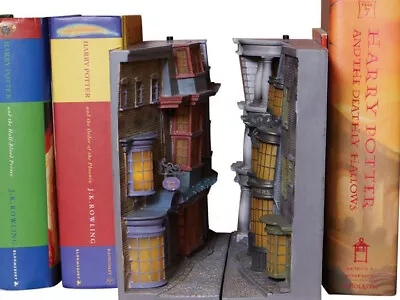 Harry Potter: Diagon Alley Light Up Bookend From Enesco • $224.99