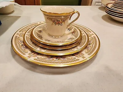 LENOX VERSAILLES 5 PIECE PLACE SETTING(s) With GOLD MARK. Preowned.  Qty 1 • $24