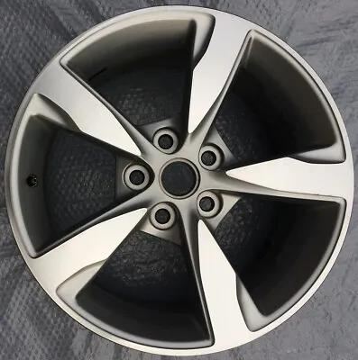 1x Holden Commodore Omega VF Ser2 SV6 SS Alloy Rim Wheel 18 Inch VE - SILVER • $330