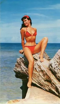 380508 Bettie Page On The Beach WALL PRINT POSTER AU • $29.65