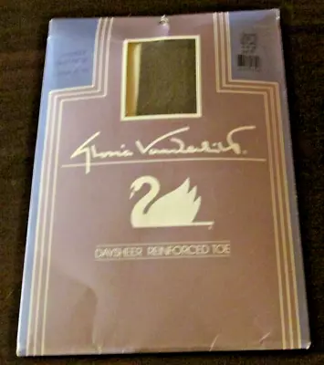 Gloria Vanderbilt Day Sheer Pantyhose Taupe Size D NEW Reinforced Toe • $9.85