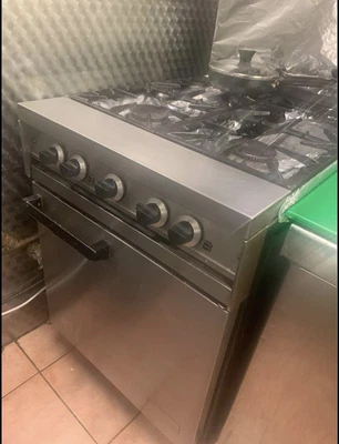 £500 • Buy Falcon Dominator  Commercial 4 Gas Burner  With Oven