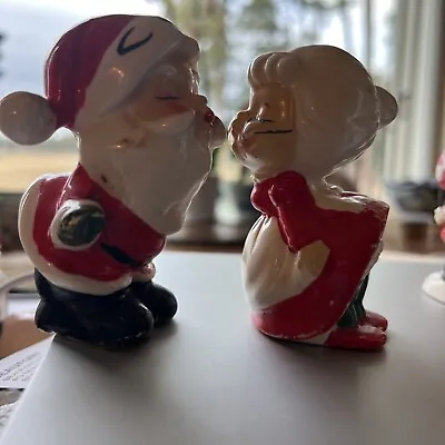 Vge Christmas Ceramic Kissing Santa Claus & Mrs. Claus Figurine Set 2  7659 • $18.99