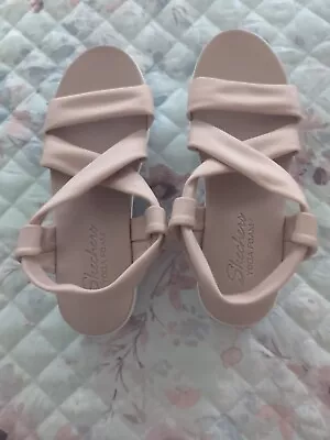 Womens Sketchers Pink Yoga Foam Strap Sandals.   • $12