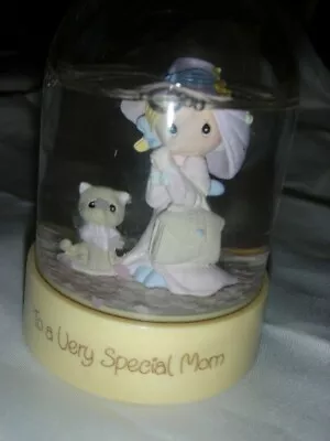 VINTAGE 1984 Precious Moments TO A VERY SPECIAL MOM Snow Globe  • $19.99