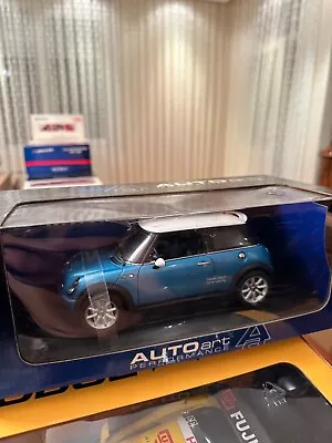 1/18 Autoart 74841 Mini Cooper S 2002 (electric Blue) (white Roof) • $400