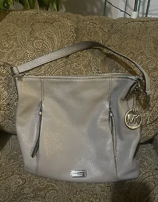 Michael Kors Grey Purse • $25