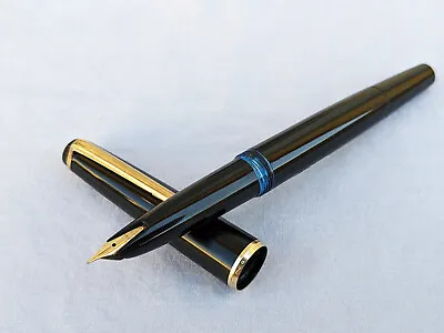 MONTBLANC No. 32 In Black & Gold 14K 585 Gold EF Nib Germany 1960's • $130