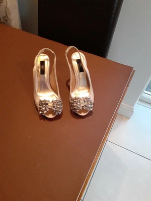£19.95 • Buy Bridal/ Evening/Occasion Shoes  UK 5/38 Taupe Satin With Sparkly Bow