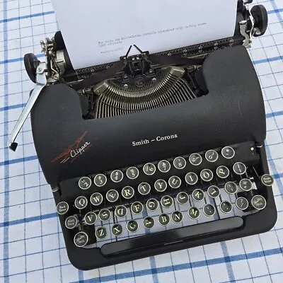 Vintage 1940's Smith Corona Clipper Typewriter With Portable Case • $202.92