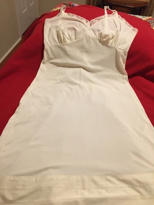 $4 • Buy Vintage Womens Full Slip Sz 38