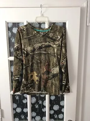 Mossy Oak Break-Up Infinity Small Camo V-Neck Shirt • $9