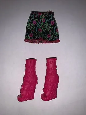 MONSTER HIGH Venus Mcflytrap Ghoul Spirit Pink Shoes Boots & Skirt • $15