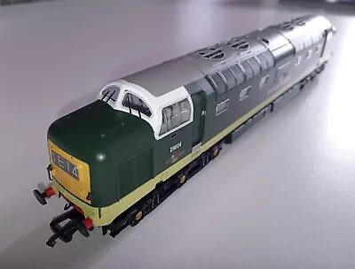 Bachmann 32-525 Class 55 Deltic D9004 'Queens Own Highlander' BR Green • £105