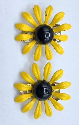 F5-2266 Vintage Gold Tone Clip On Earrings Pair .75  Enamel Sunflower Flower • $4.99