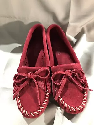Minnetonka Womens Kilty Hardsole Moccasin Size 7 Red Suede Leather Casual Boho • £8.10