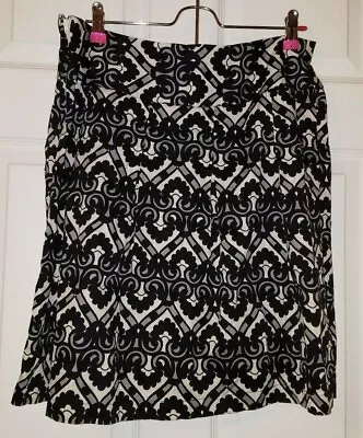  H&M Tulip Skirt High Waist Black And White Size 10 Side Zipper Pleated  • $3.50