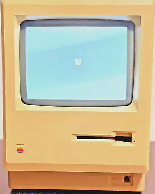 Apple Macintosh 512K M0001W Computer (1984) • $395