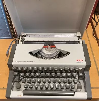 Vintage Typewriter - Traveller De Luxe S AEG Olympia • £55