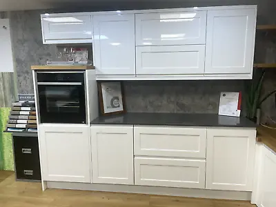 Ex-display NEW Kitchen With A Quartz Worktop • £895