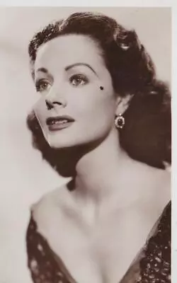 Margaret Lockwood -  Picturegoer Real Photo Postcard - W429 • £2.95