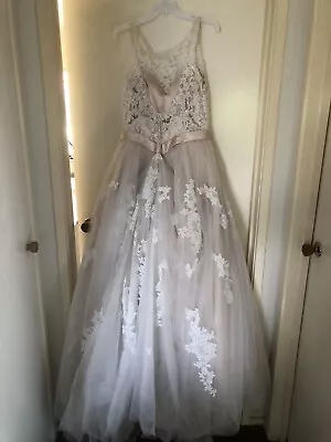 $600 • Buy Wedding Dress Size 14