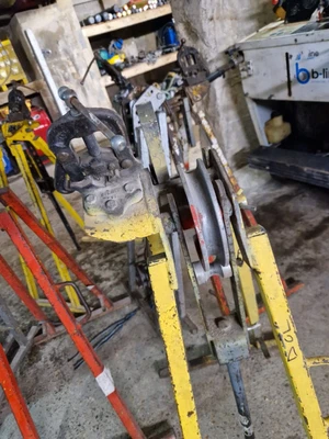 £600 • Buy 5 X Steel Metal Conduit Pipe Bender