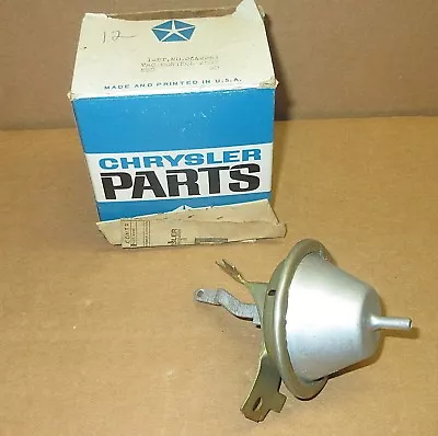 NOS 1966-1968 Plymouth Dodge 273 2 Bbl Vacuum Advance #2642263 • $45