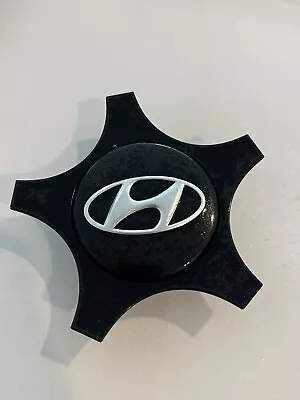 (J) 2012-2015 Hyundai Veloster Center Cap Black 52960-2V000 Factory OEM • $12