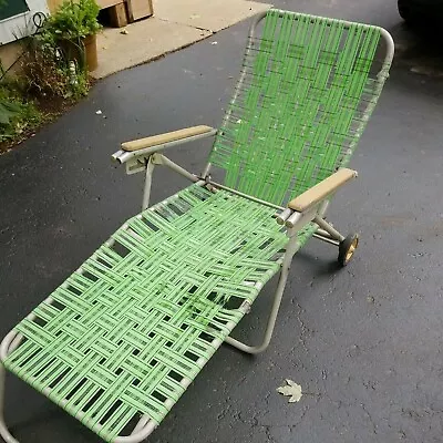 Vintage Woven Aluminum Patio Beach Lounge Lawn Chair W/Wheels Rolling ~ Green  • $42