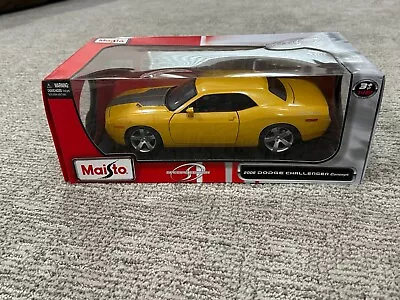 Nice Maisto Yellow  1/18 Scale Metal 2006 Dodge Challenger Concept Car- MIB • $6.50