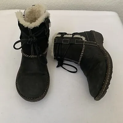 UGG Cove Boots Black Sheepskin Lined Leather 5136 Women's Size 7 • $32