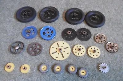 Vintage Meccano 22 Assorted Wheels Tyrespulleyscogs In Various Used Condition • £4.99