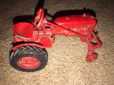 $17.99 • Buy Vintage Farmall  CUB TRACTOR 1/16 SCALE  IH ERTL -Made In USA 1989 1989