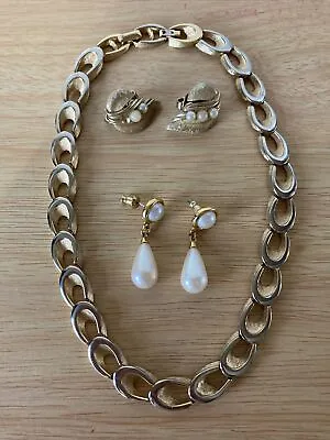 £15 • Buy Vintage Trifari Modernist Gold Tone  Choker Necklace & 2 Pairs Of Earrings