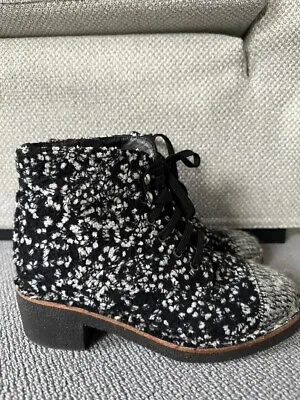 Chanel Monochrome Tweed Fabric Lace Up Ankle Boots • £200