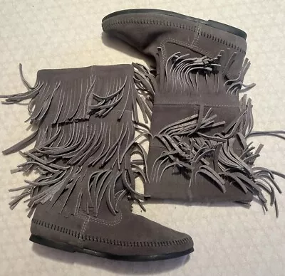 Minnetonka 3-Layer Fringe ~ Gray Suede Leather Pull On Moccasin Boots Size 8 EUC • $29.99