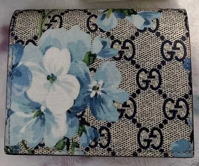 $499 • Buy Gucci Supreme GG Blooms Canvas Card Case Wallet