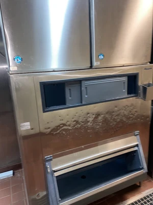 $3500 • Buy USED Hoshizaky Cubelet Ice Machine Maker 2 Of Them  With Huge 1600lb FolletBin 