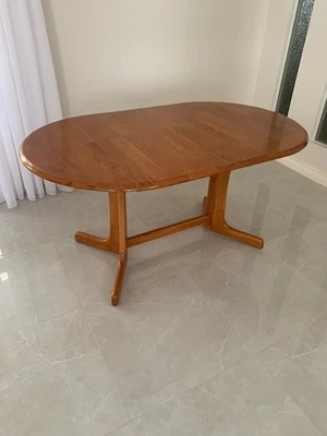 $350 • Buy Retro Extendable Table