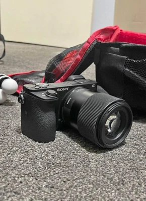 $1100 • Buy SONY A6500 + 30mm F1.4 DC DN LENS 