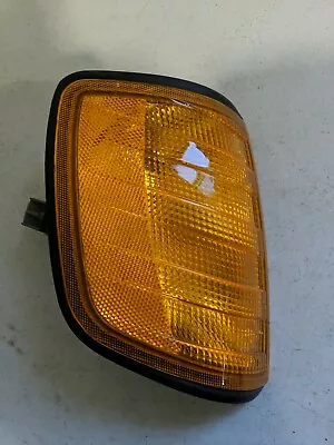 $50 • Buy 1986-1992 Mercedes Benz Bosch W124 Front Right Turn Signal 1305233109 W/O Socket