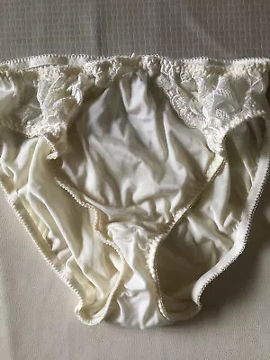 M VINTAGE WACOAL 84222 IVORY SILKY STRETCH LACE PANELS Hi-CUT BRIEF PANTIES 32  • $45