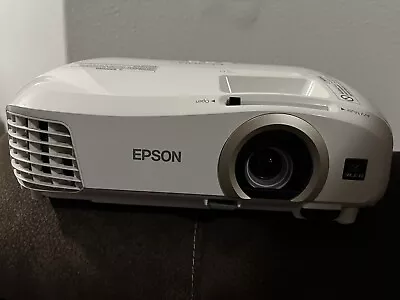 Epson Projector PowerLite Home Cinema 2040 • $200