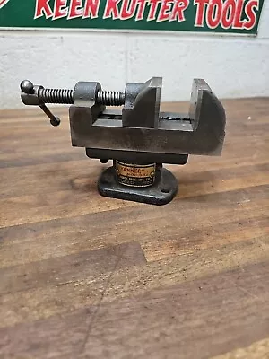 K88- Antique Yankee No.992 Vise W/ Yankee 1992 Base 2  • $40