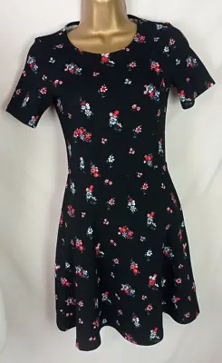 H&M JERSEY DRESS - Black Floral Print - Short Sleeve Skater Fit & Flare - Size 6 • £7.99