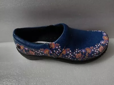 Womens Klogs Mission Size 8 Blue And Flowers • $40