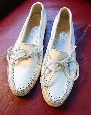 Vintage  # 384 Minnetonka Moccasins White Leather Shoes Flats Womens Sz 6 NEW • $22