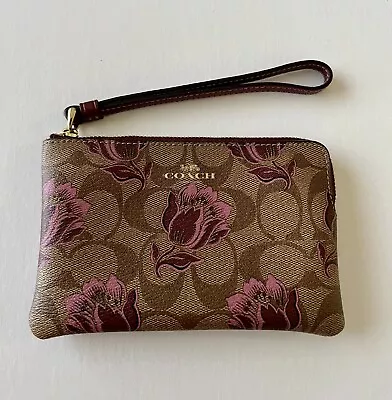 Coach Wristlet 6in X 4in (C02) • $25