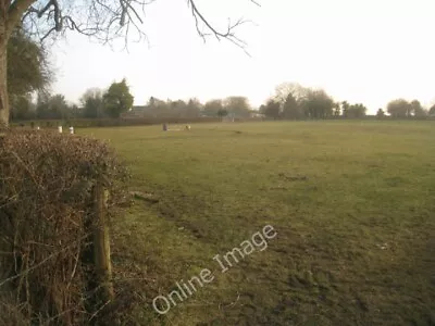 Photo 6x4 An Empty Paddock East Oakley Not Surprising Given How Cold It W C2012 • $2.49